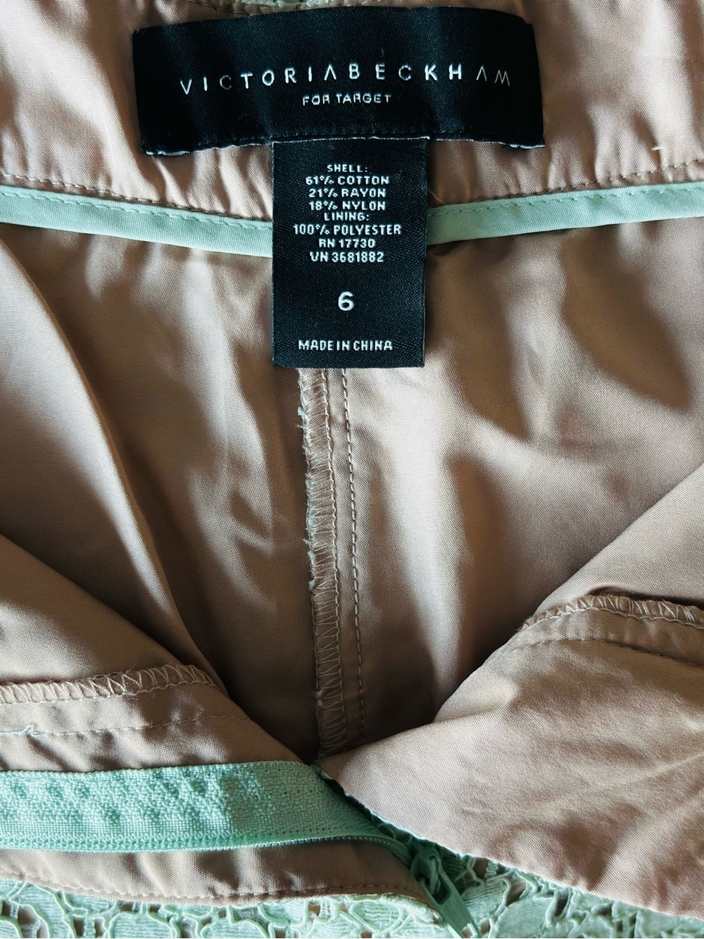 Victoria Beckham Mint Green Lace High-Waist Shorts - Picture 6 of 8